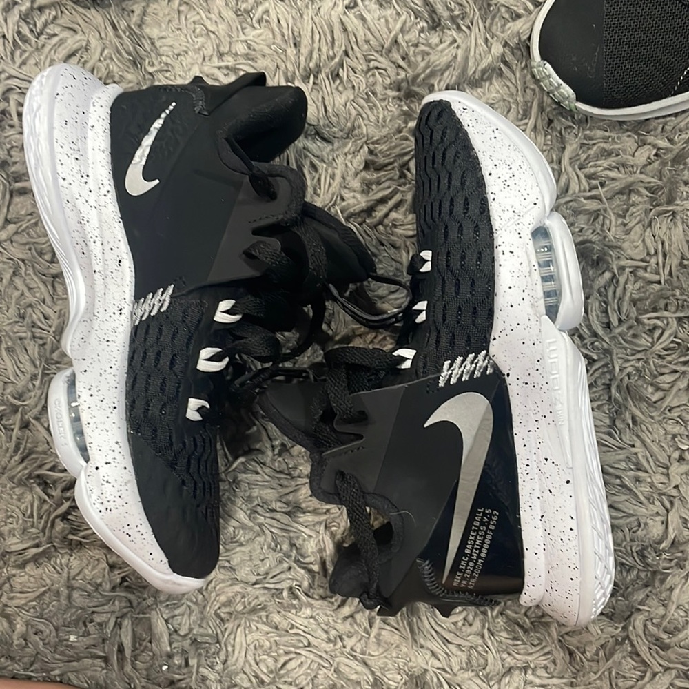 NIKE LEBRON SNEAKERS